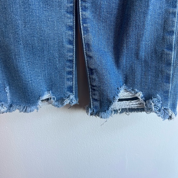 Levi's 721 High Rise Light Wash Distressed Skinny Jeans - Size 27 - Picture 7 of 9